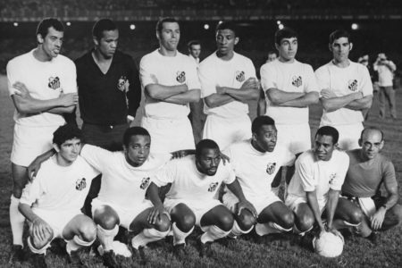 Pelé e o time do Santos em 1969