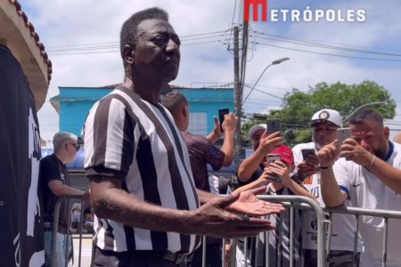 Sósia do Pelé no velório do Pelé