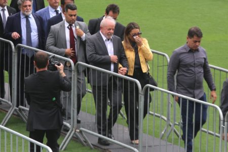 Lula vai a velório do Rei Pelé na Vila Belmiro, em Santos