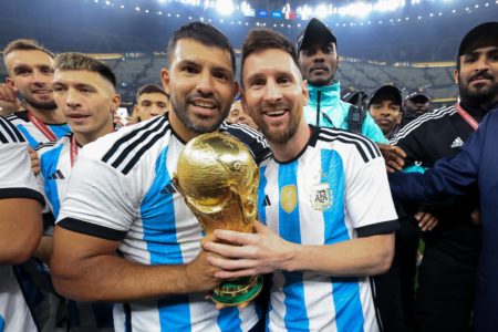 Agüero e Messi comemorando a vitória na final da Copa