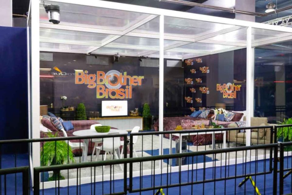 Foto colorida da casa de vidro do BBB 20