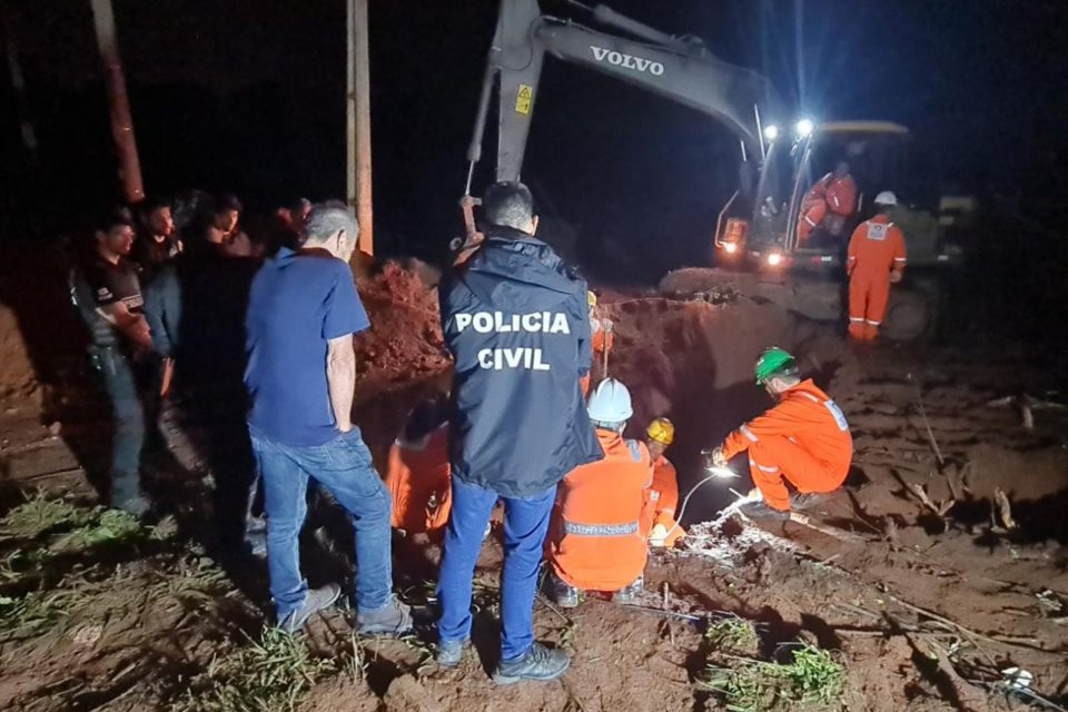 Buraco onde criminosos fizeram desvio