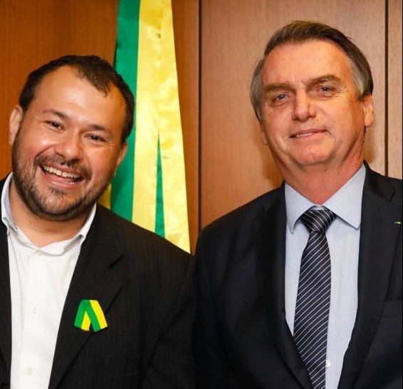 Ramiro dos Caminhoneiros ao lado de Jair Bolsonaro. Foto de janeiro de 2022