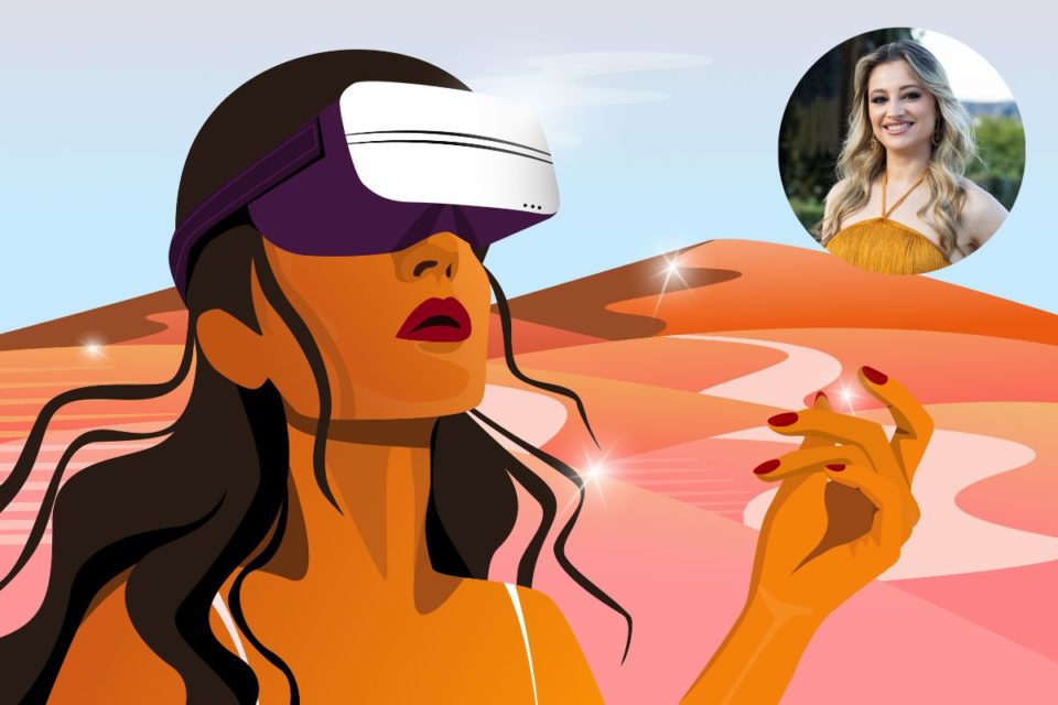 Ilustração de mulher com cabelos pretos e batom vermelho usando um óculo de realidade virtual no meio do deserto. Ao lado, há a foto de uma mulher branca e loira - Metrópoles