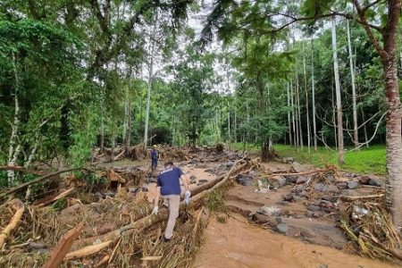 Foto colorida de temporal na cidade de Rodeio (SC) - Metrópoles