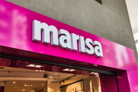 Fachada da loja Marisa, na cor rosa - Metrópoles