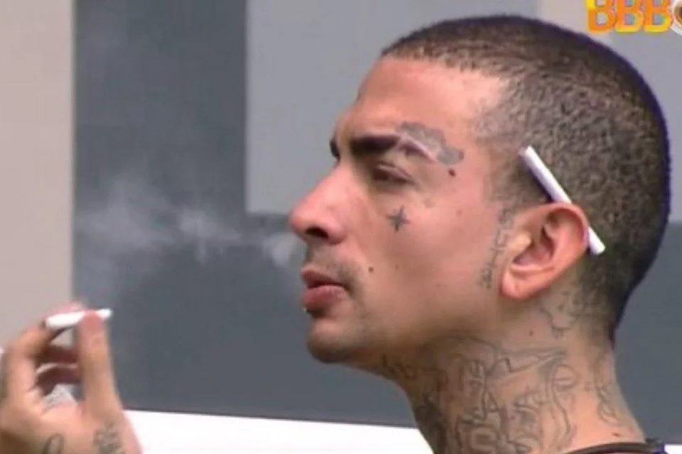 MC Guimê fumando no BBB23