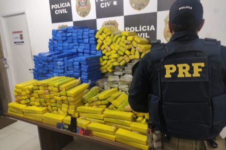 PRF apreende mais de meia tonelada de maconha em rodovia de SP