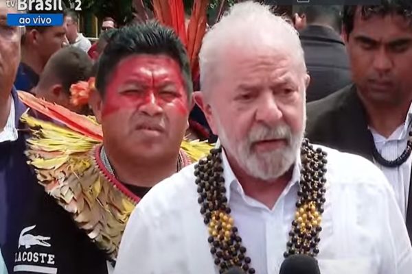 Lula visita terras Yanomamis