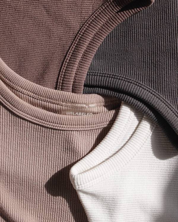 Mix de camisetas básicas - Metrópoles