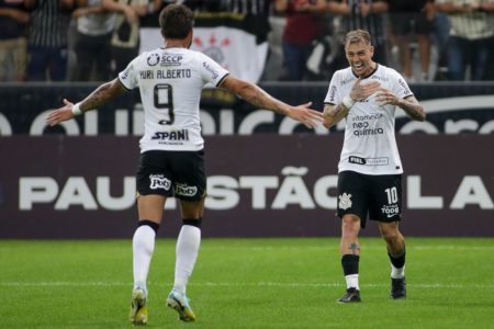 Jogadores do Corinthians celebrando em campo