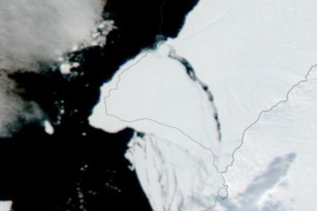 imagem de satélite mostra placa de gelo com rachadura