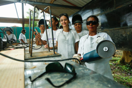 Mulheres participam de curso