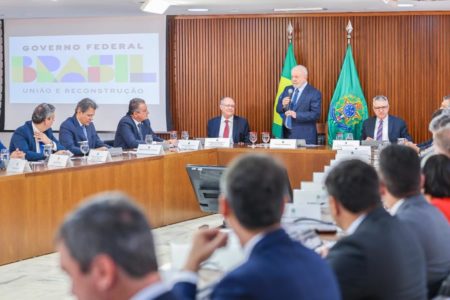 Reunião do presidente Lula com os 27 chefes do executivo nacional no Palácio do Planalto para tratar de demandas dos estados em mesa - Metrópoles