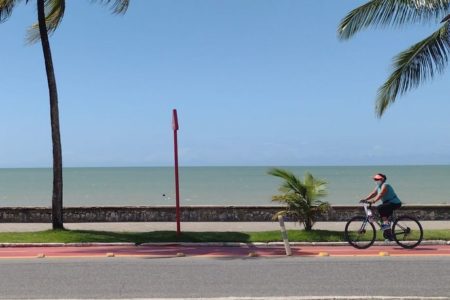 Imagem colorida de praia na Paraíba - Metrópoles