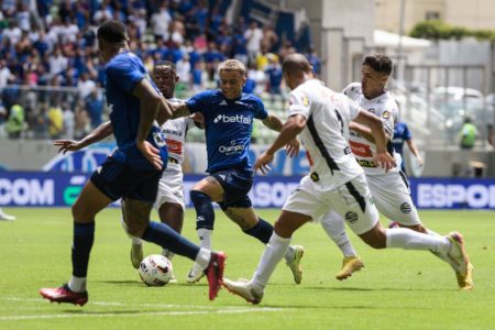 Jogadores do Cruzeiro e Atlhetic