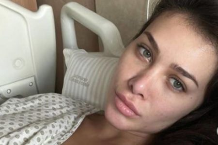 Foto colorida de Flávia Pavanelli no hospital