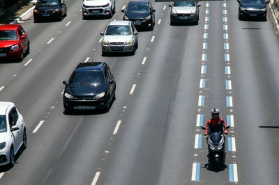 Faixa para moto em SP