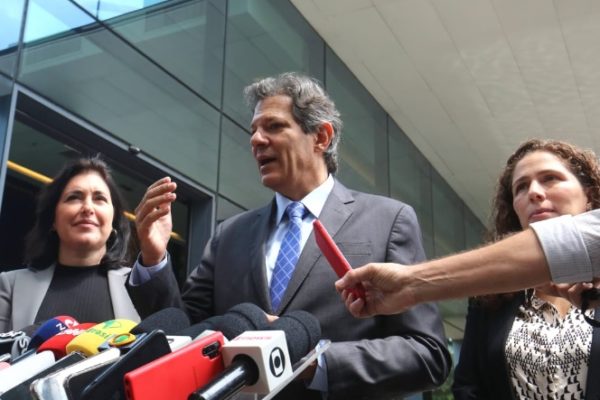 Foto colorida mostra os ministros Simone Tebet (Planejamento) e Fernando Haddad (Fazenda) - Metrópoles