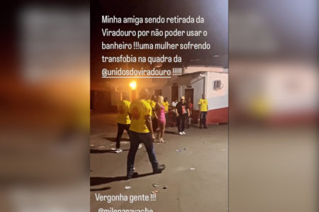 diversos homens de camisa amarelaescoltam mulher de vestido rosa