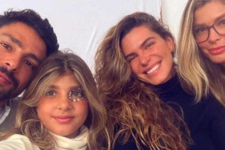 Foto colorida de Cauã Reymond, Sofia, Grazi Massafera e Mariana Goldfarb - Metrópoles