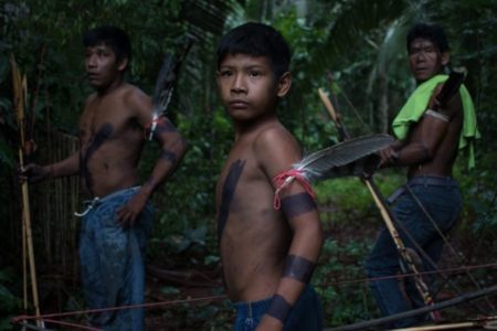 Foto colorida de da população indígena Uru-Eu-Wau-Wau