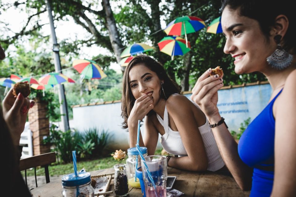 Jovens mulheres em Carnaval - Metrópoles