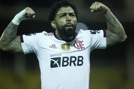 Gabigol comemora gol contra o Volta Redonda