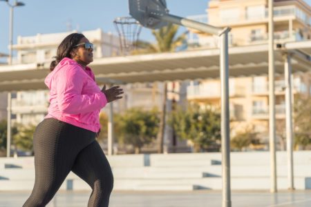 Imagem colorida de mulher obesa que fez bariátrica - Metrópoles