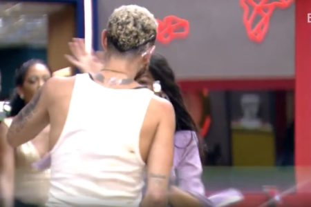 Larissa dá tapa em Fred "Boco Roso"