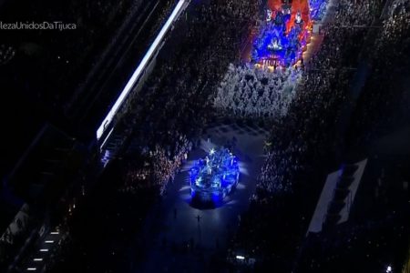 Imagem colorida da Unidos da Tijuca no Carnaval do Rio de Janeiro - Metrópoles