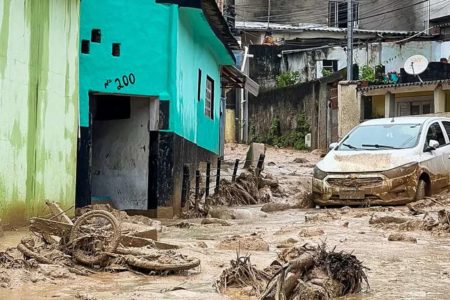 Imagem colorida mostra devastação após chuvas em SP - Metrópoles