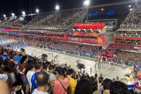 Carro da Portela dá problema durante desfile - Metrópoles