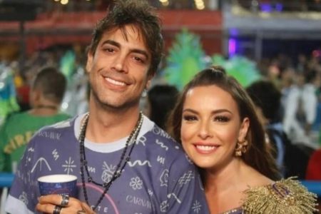 Foto colorida de Regiane Alves com Duda Peixoto sorrindo - Metrópoles