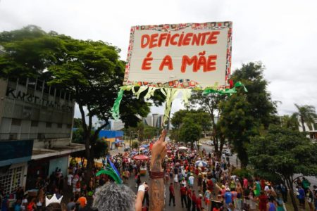 Foto colorida do bloco Pacotão, na asa norte - Metrópoles