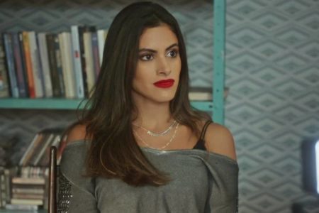 Imagem colorida de Érika, personagem da novela Vai na Fé - Metrópoles