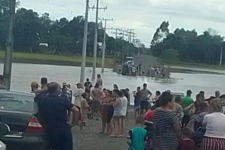 morte-em-estrada-alagada-SC-metropoles