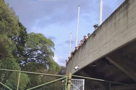 Jogadores do Galo sofrem racismo