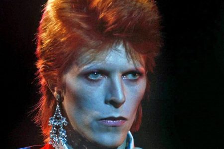 Foto colorida de David Bowie - Metrópoles