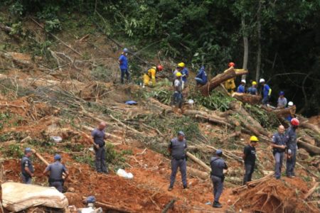 Mortes no litoral norte chegam a 54 e mais de 4 mil seguem sem moradia