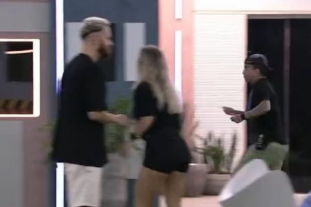 MC Guimê corre para atender ao Big Fone, enquanto Bruna e Fred ficam parados - Metrópoles