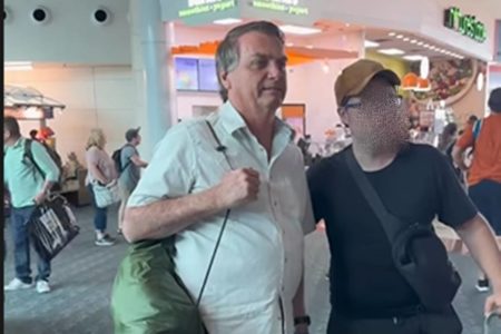 Bolsonaro deixa Orlando e embarca para Charlotte, nos EUA