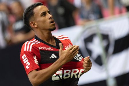 Flamengo e Botafogo se enfrentam pela 9ª rodada do Carioca no Estádio Mané Garrincha - Metrópoles