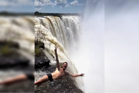 Fábio Porchat em cachoeira no Zimbábue