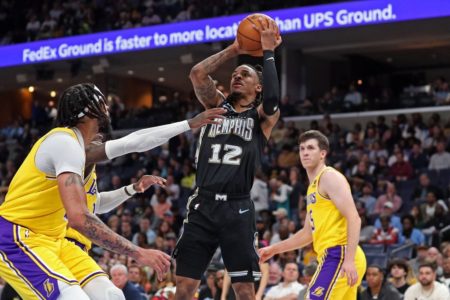 Ja Morant durante partida contra os Lakers - Metrópoles