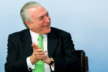 imagem colorida de Michel Temer rindo