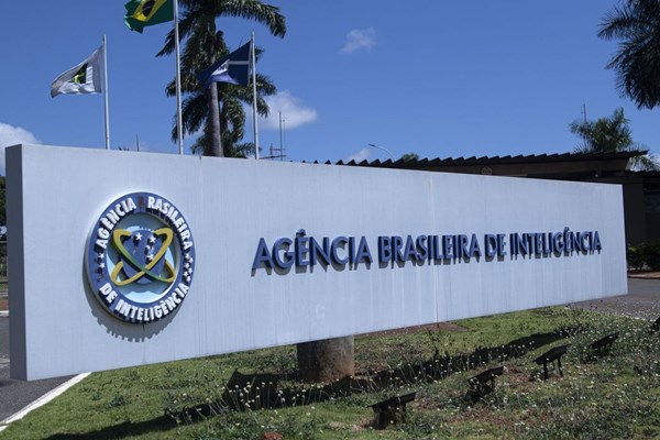 Em imagem colorida, a fachada da sede da Agência Brasileira de Inteligência, a Abin, em Brasília