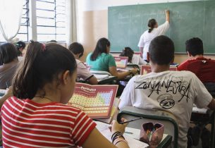 Mil servidores da Educação voltam ao presencial sem comprovar vacina