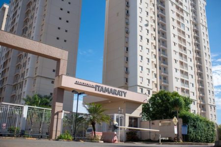 Fachada Residencial Itamaraty, em Taguatinga, prédio em que apartamento pegou fogo