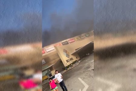 Imagem colorida mostra Incêndio em shopping no Maranhão - Metrópoles